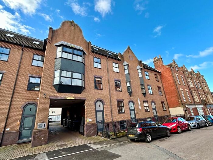 2 Bedroom Flat For Sale In Norwich Avenue West, Bournemouth, BH2