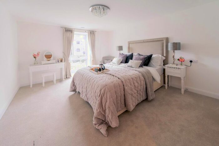 1 Bedroom Flat To Rent In Pegs Lane, Hertford, SG13