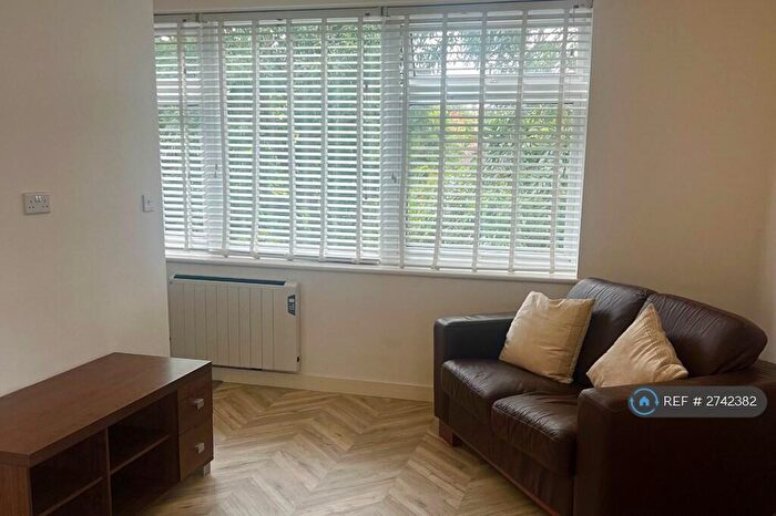 1 Bedroom Flat To Rent In Beechcroft Court, Blackheath, London, SE3