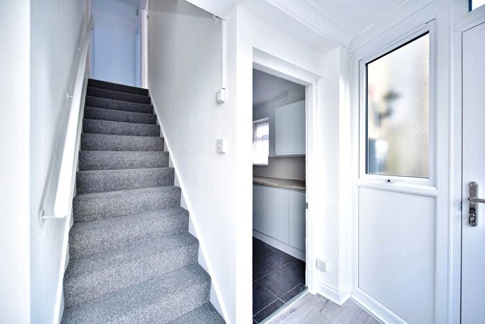 3 Bedroom End Of Terrace House For Sale In Highland Road, Maidstone, Kent, ME15 - Photo 8