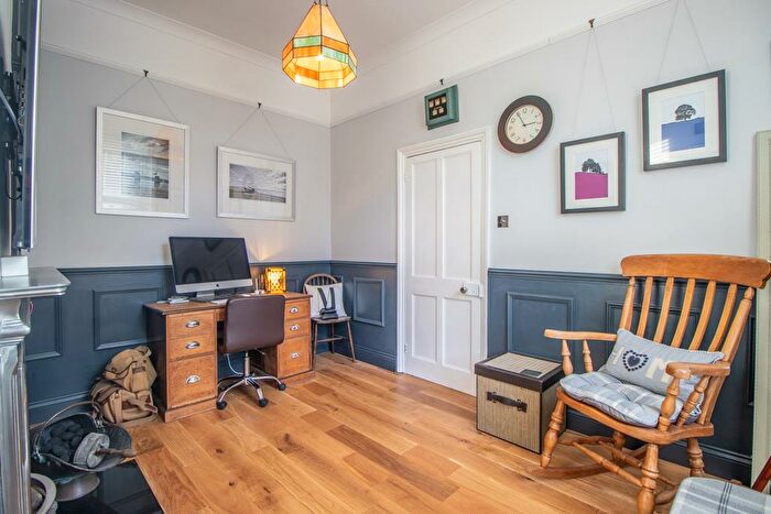 3 Bedroom End Of Terrace House For Sale In Hamlet Road, Southend-on-Sea, SS1