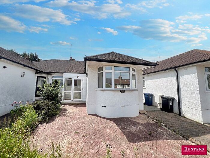 2 Bedroom Semi-Detached Bungalow For Sale In Derwent Avenue, East Barnet, EN4