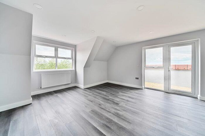 2 Bedroom Apartment To Rent In Oxford Road, Stokenchurch, HP14