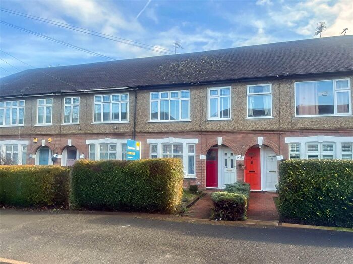 1 Bedroom Maisonette For Sale In Staines, Surrey, TW18