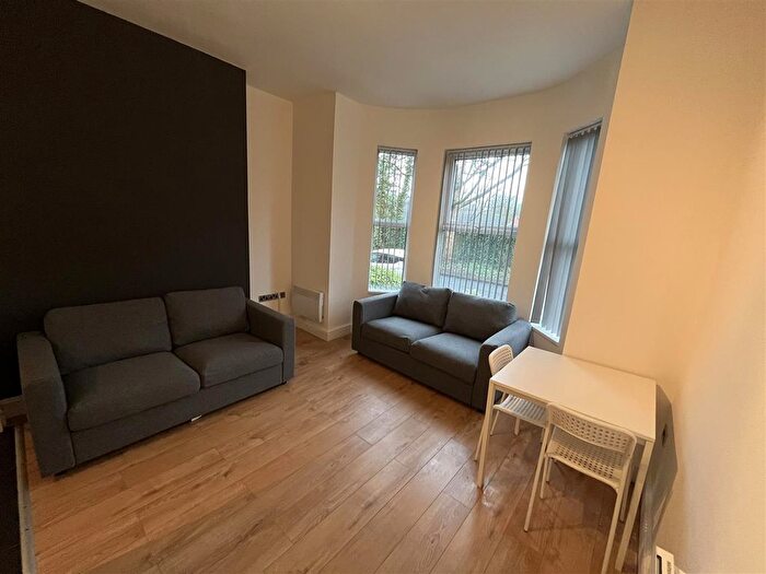 2 Bedroom Flat To Rent In Sandy Grove, Salford, M6