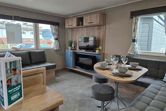 3 Bedroom Mobile/park Home For Sale In Newquay, TR8