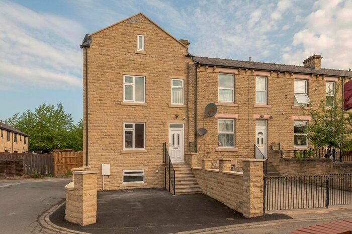 3 Bedroom End Of Terrace House To Rent In Garden Terrace, Ravensthorpe, Dewsbury, WF13