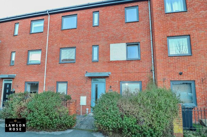 4 Bedroom Town House To Rent In Auger Way, Waterlooville PO7