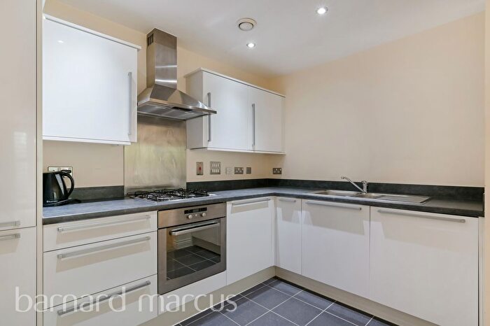 2 Bedroom Flat To Rent In Hibernia Road, Hounslow, TW3