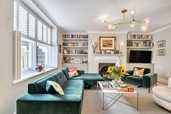 2 Bedroom Flat For Sale In St Georges Drive, Pimlico, London, SW1V