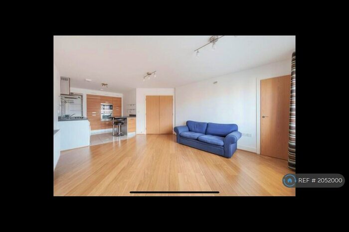 2 Bedroom Flat To Rent In Kingsquarter, Maidenhead, SL6