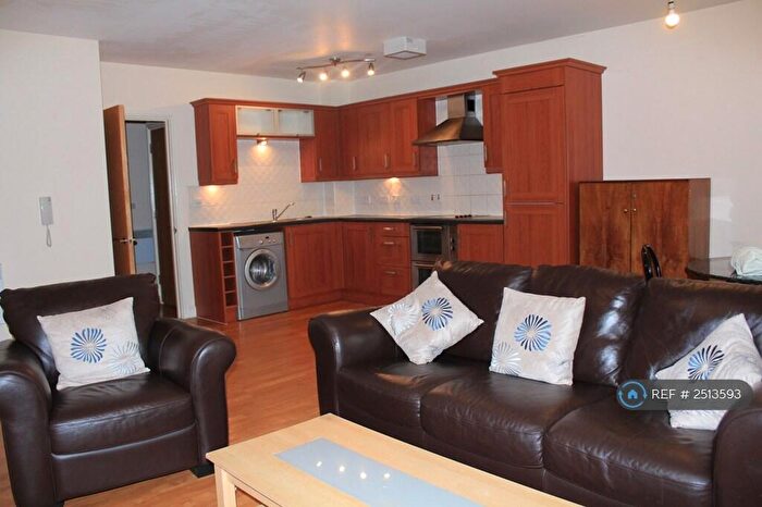 1 Bedroom Flat To Rent In Griffin Close, Northfield, Birmingham, B31