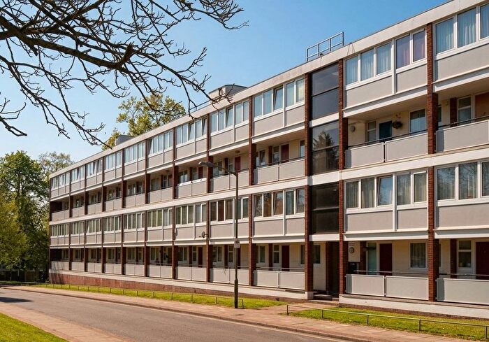 4 Bedroom Flat For Sale In Ibsley Gardens, Wandsworth, London, SW15