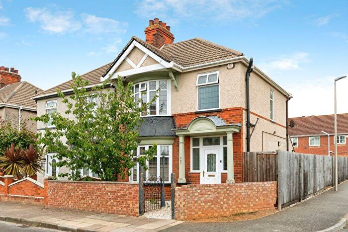 3 Bedroom Semi-Detached House For Sale In Weelsby Street, Grimsby, DN32