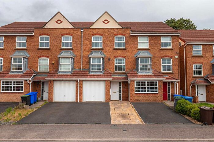 Town House For Sale In Bullrushes Close, Etruria, Stoke-On-Trent, ST1