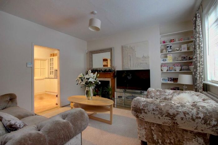 2 Bedroom Property To Rent In Partingdale Lane, London, NW7