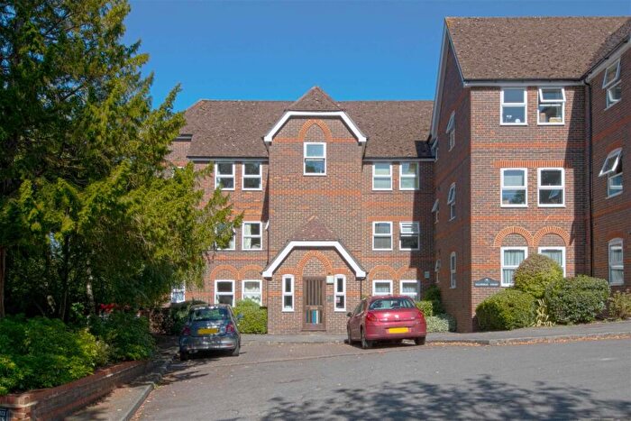 3 Bedroom Apartment For Sale In Malmers Well Road, High Wycombe, HP13