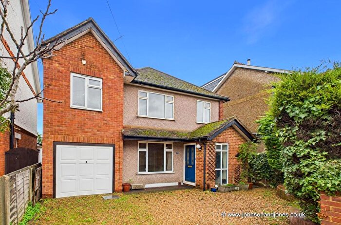 4 Bedroom Detached House For Sale In Weir Road, Chertsey, KT16