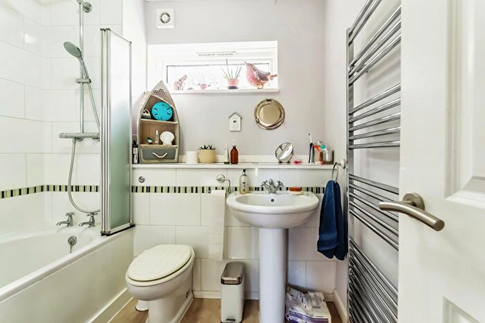 2 Bedroom Bungalow For Sale In Sorrel Bank, Linton Glade, Croydon, CR0