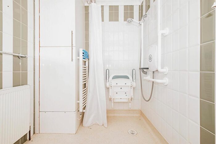 2 Bedroom Bungalow For Sale In Burrell Avenue, Lancing, BN15