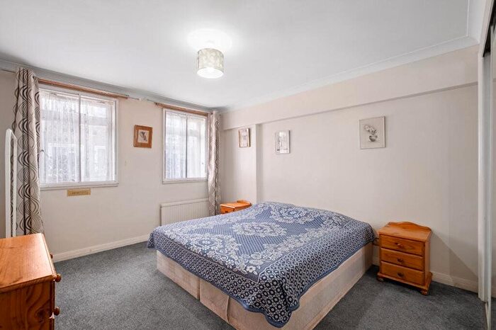 2 Bedroom Flat To Rent In Melbury Road, Kensington, W14