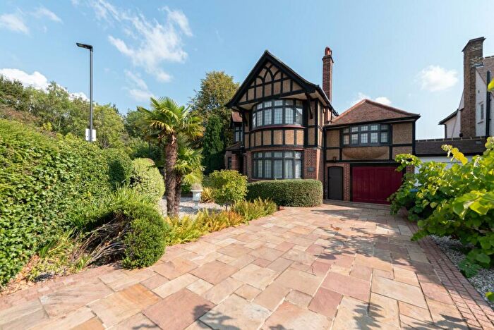 5 Bedroom Detached House To Rent In Bourne Avenue, London, N14