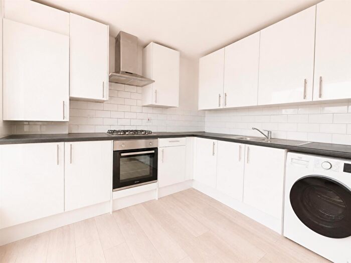 4 Bedroom House To Rent In Turnpike Lane, Wood Green, London, N8