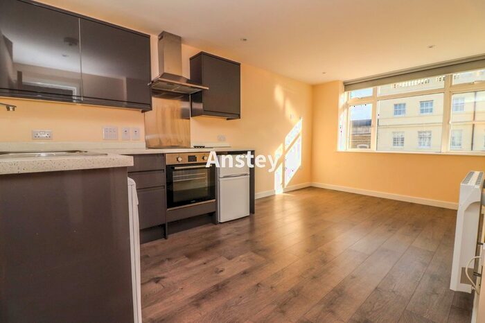 1 Bedroom Flat To Rent In High Street, Southampton, Hampshire, SO14