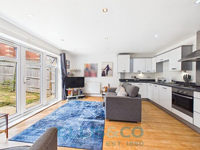 1 Bedroom Flat For Sale In Taylor Close, Tonbridge, Kent, TN9