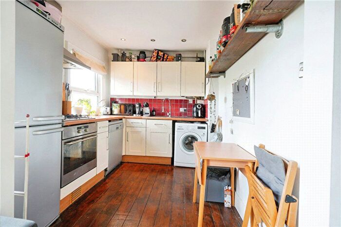 2 Bedroom Flat For Sale In Falcon Road, Battersea, London, SW11