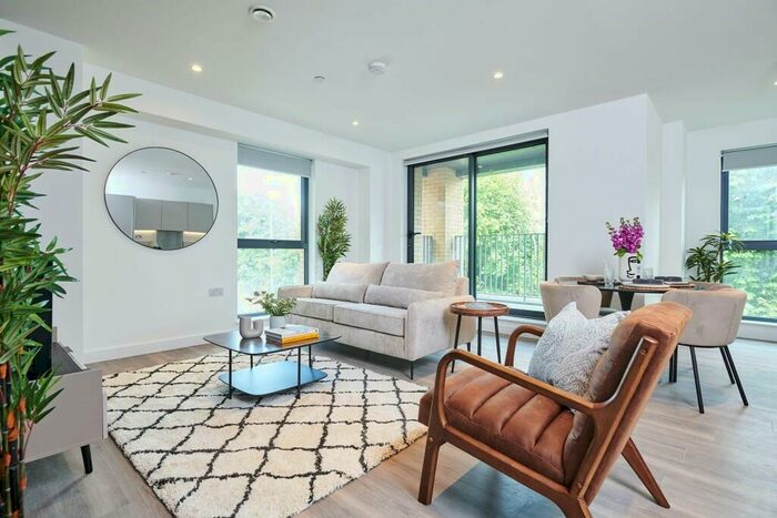 Studio To Rent In Drakefell Road, London, SE14