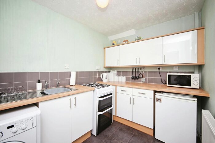 3 Bedroom End Of Terrace House For Sale In Bilbury Close, Redditch, B97