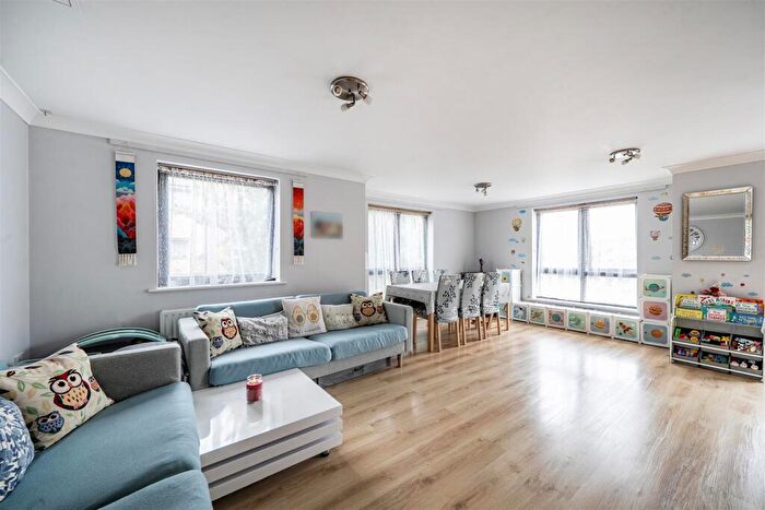 2 Bedroom Flat For Sale In Hirst Crescent, Wembley, HA9