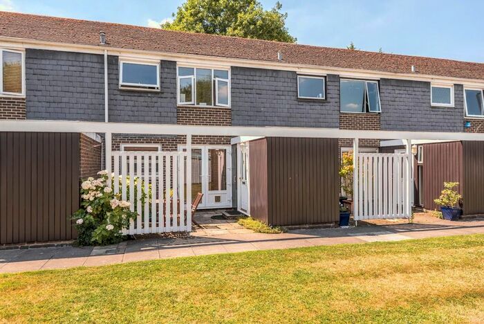 3 Bedroom Terraced House To Rent In Edinburgh Gardens, Windsor, SL4