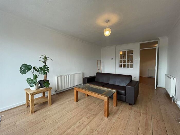 2 Bedroom Flat To Rent In Cedar Lodge, Tunnel Road, The Park, Nottingham, NG7