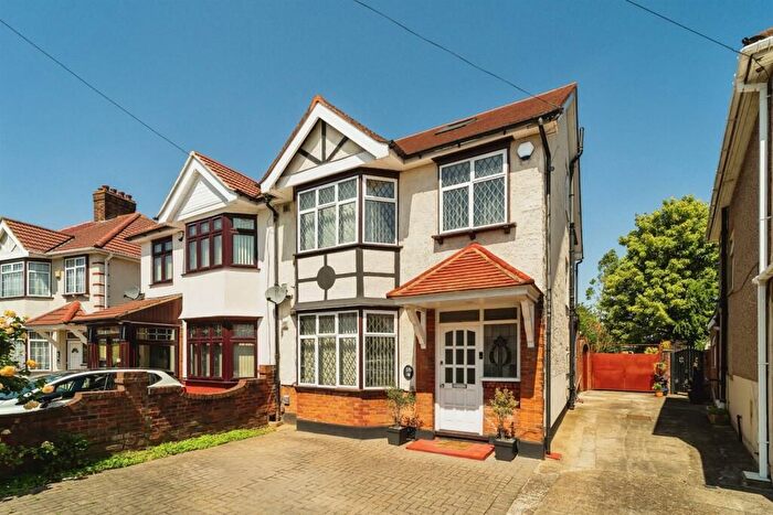 4 Bedroom Semi Detached House For Sale In Sutton Hall Road, Hounslow, TW5