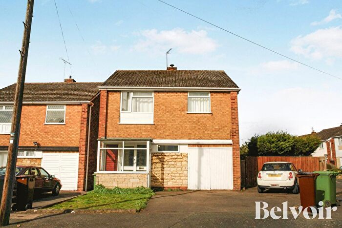 3 Bedroom Semi Detached House To Rent In Tenbury Gardens, Wolverhampton, WV4