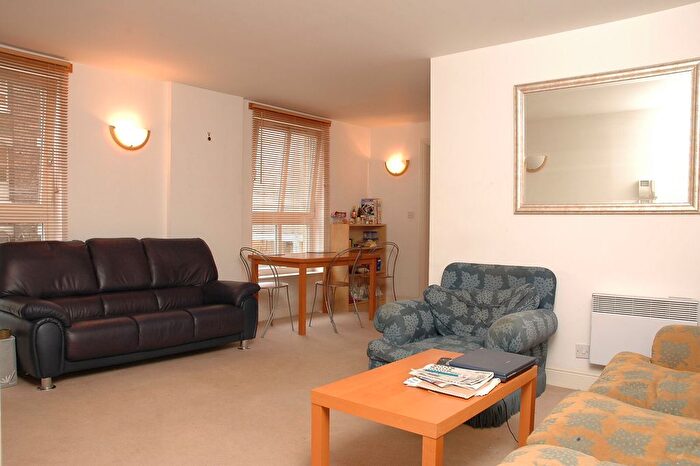 2 Bedroom Flat For Sale In Commercial Road, Whitechapel, London, E1