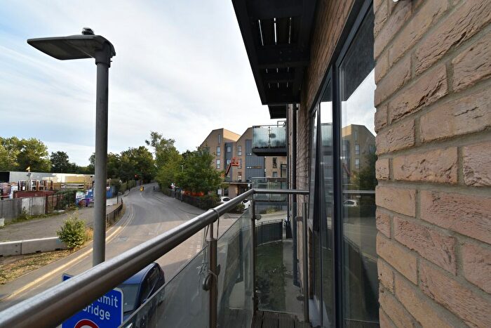 2 Bedroom Flat To Rent In Trout Road, UB7