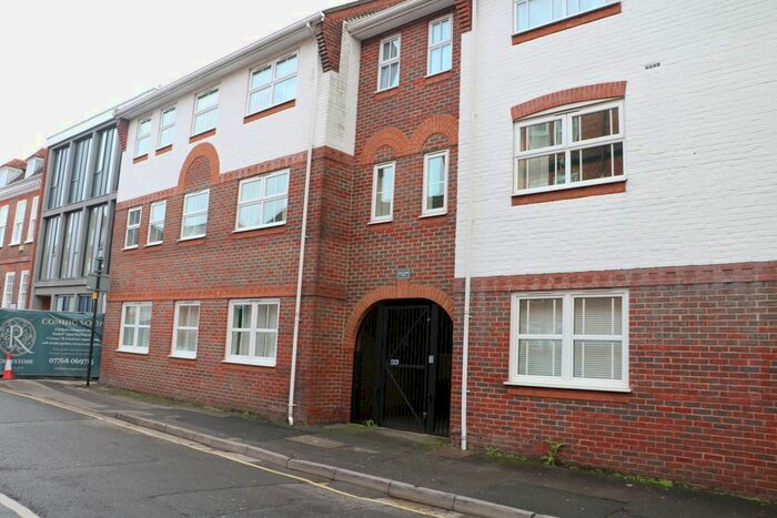 2 Bedroom Flat To Rent In Three Cuppes Lane, Salisbury, SP1