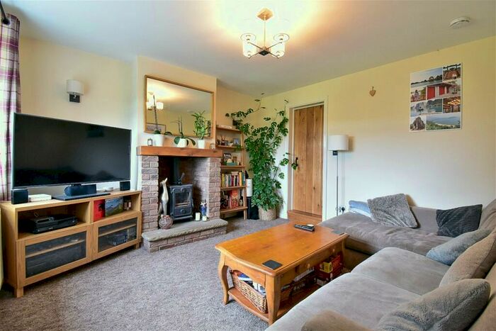 2 Bedroom Cottage For Sale In Nickleton Brow, Heath Charnock, Lancashire, PR6