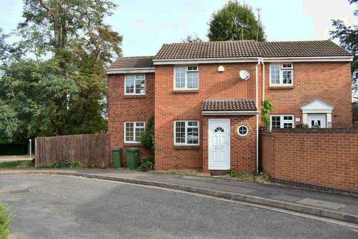 2 Bedroom Semi-Detached House To Rent In Finnart Close, Weybridge, KT13