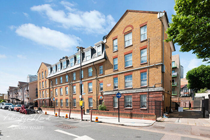 2 Bedroom Flat For Sale In Alexander House, Tiller Road, London, E14
