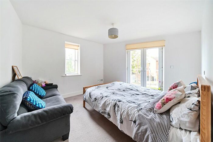2 Bedroom Flat For Sale In Oakwood Avenue, Beckenham, BR3