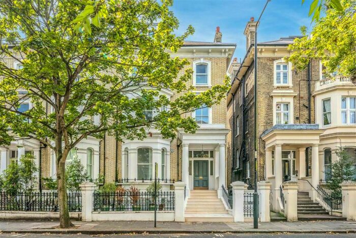 2 Bedroom Flat To Rent In Redcliffe Gardens, London, SW10