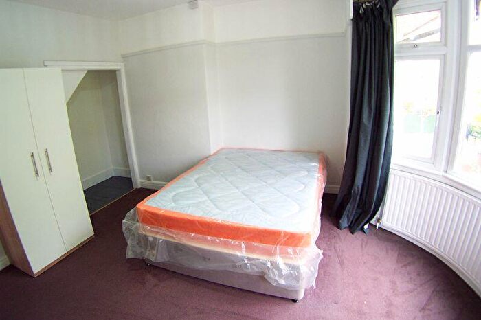 4 Bedroom Semi-Detached House To Rent In Otley Road, Leeds, LS6