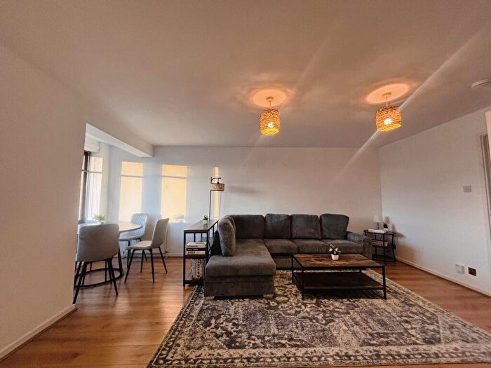 2 Bedroom Flat To Rent In Rutland Court, Kinning Park, Glasgow, G51