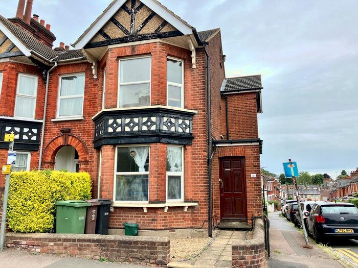 1 Bedroom Maisonette To Rent In Watsons Walk, St.Albans, AL1