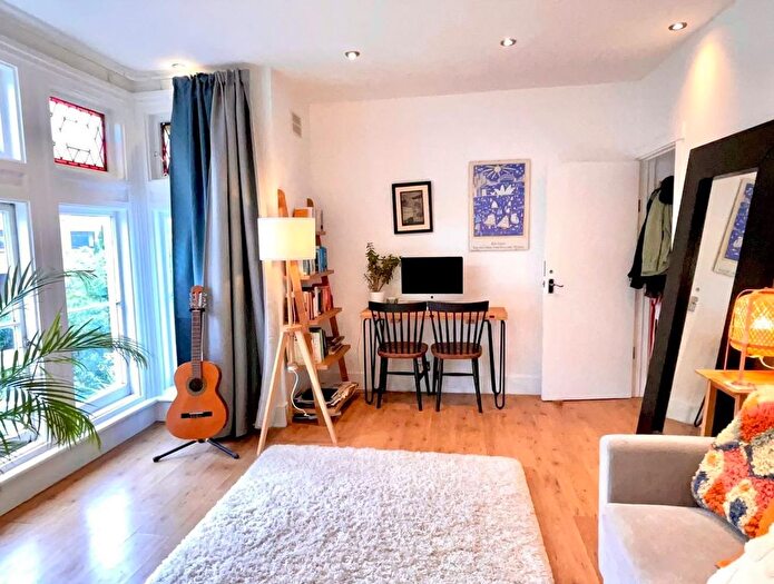 2 Bedroom Flat To Rent In Knollys Road, West Norwood, SW16