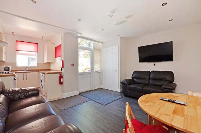 5 Bedroom House To Rent In Edmund Road, Sheffield, S2